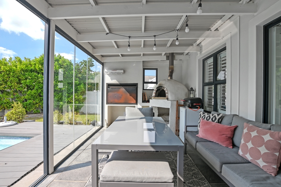 4 Bedroom Property for Sale in Sunningdale Western Cape